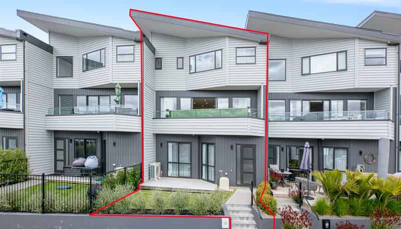 12 Moki Place, Long Bay