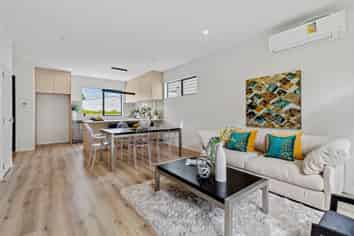 2/58 Sylvan Crescent, Te Atatu South