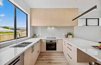 2/58 Sylvan Crescent, Te Atatu South