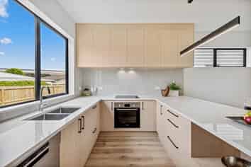 2/58 Sylvan Crescent, Te Atatu South