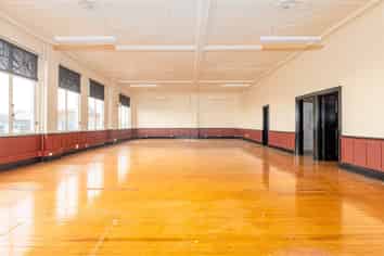 Renovated open plan space with class and views