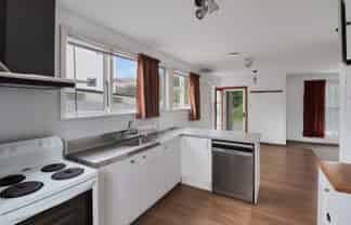 5 Takatimu Way, Johnsonville