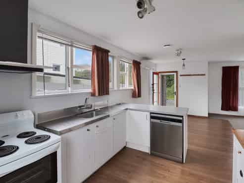 5 Takatimu Way, Johnsonville