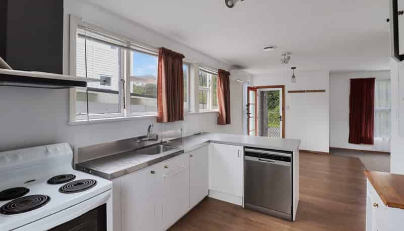 5 Takatimu Way, Johnsonville