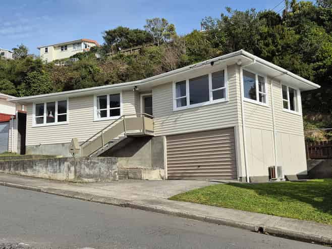 92 Beazley Avenue, Paparangi