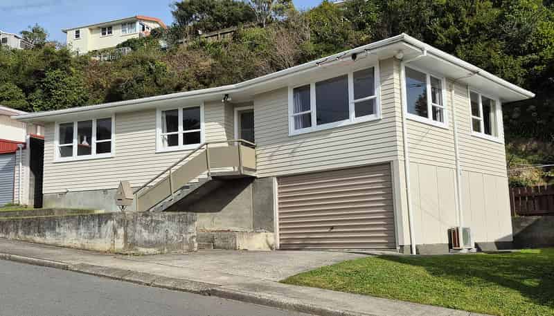92 Beazley Avenue, Paparangi