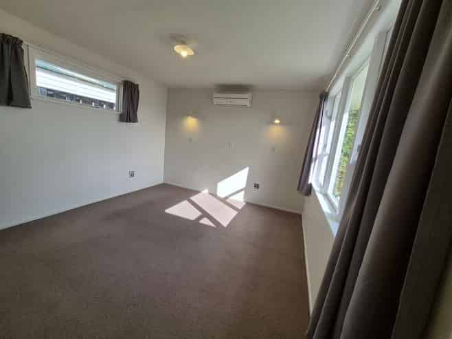 92 Beazley Avenue, Paparangi
