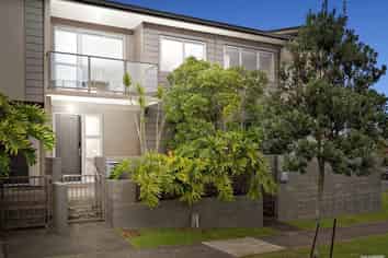 4/1 Gracechurch Drive, Flat Bush