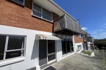 3/205 Onewa Road, Birkenhead