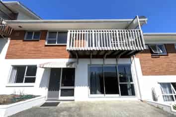 3/205 Onewa Road, Birkenhead