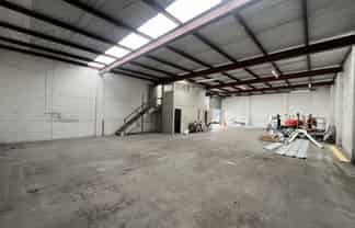 289sqm automotive suitable industrial in Wairau