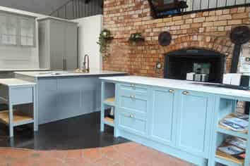 CHARACTER RETAIL IN MOUNT EDEN VILLAGE
