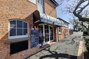 CHARACTER RETAIL IN MOUNT EDEN VILLAGE
