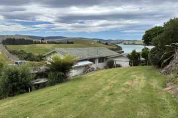 112 Waikawa Curio Bay Road, Waikawa
