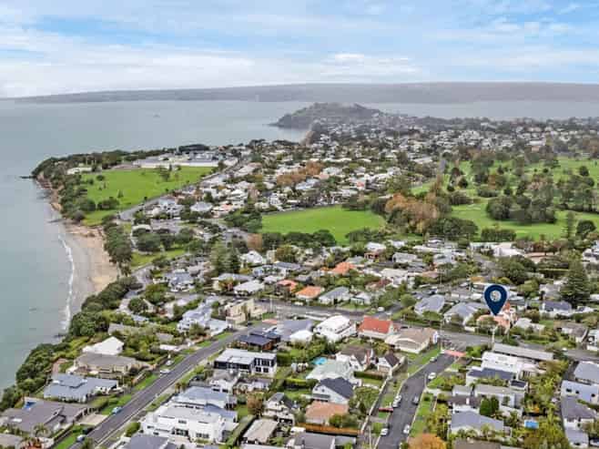 33 Old Lake Road, Devonport