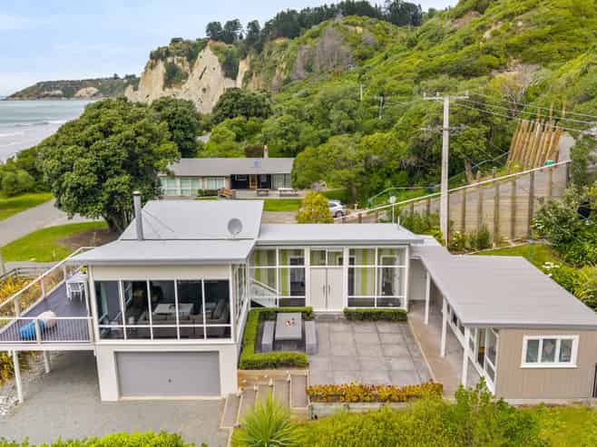 16 Cathedral Road, Gore Bay