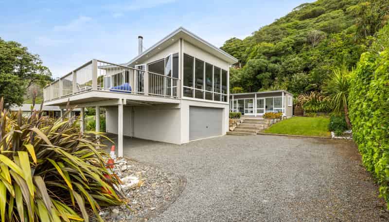 16 Cathedral Road, Gore Bay