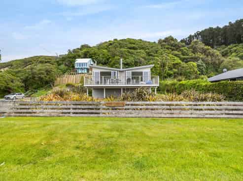 16 Cathedral Road, Gore Bay