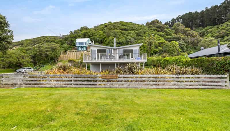16 Cathedral Road, Gore Bay
