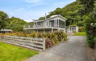 16 Cathedral Road, Gore Bay
