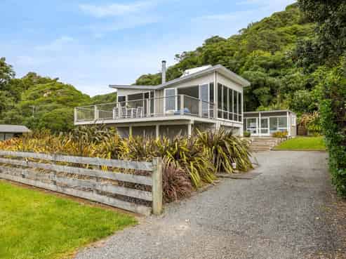 16 Cathedral Road, Gore Bay