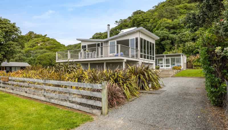 16 Cathedral Road, Gore Bay
