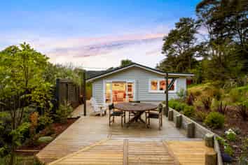 619 Huia Road, Parau