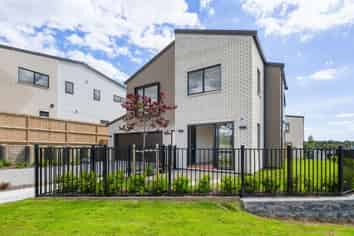 55 Nga Pona Toru Road, Flat Bush