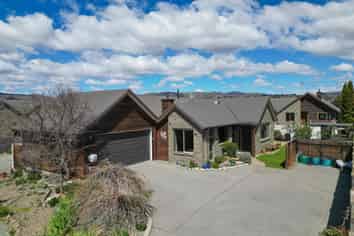 35 Larch Crescent, Alexandra