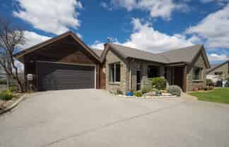 35 Larch Crescent, Alexandra