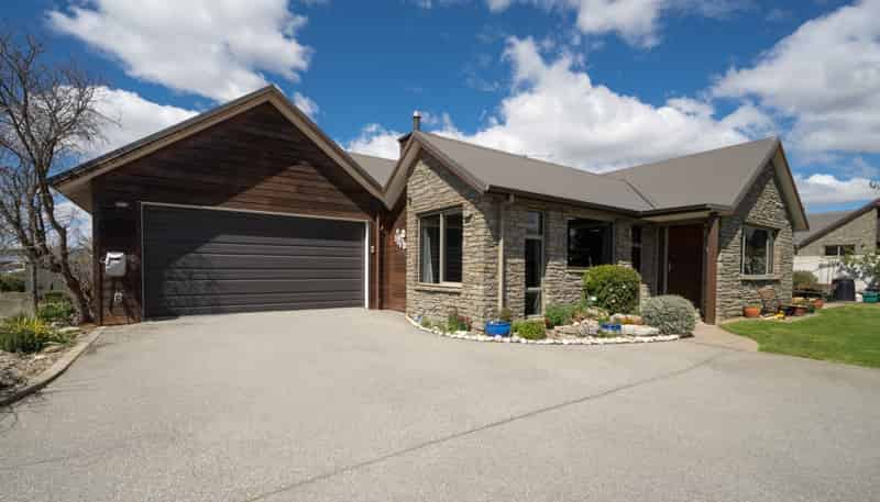 35 Larch Crescent, Alexandra