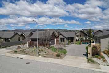 35 Larch Crescent, Alexandra