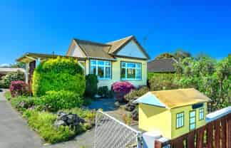 36 Aorangi Road, Bryndwr