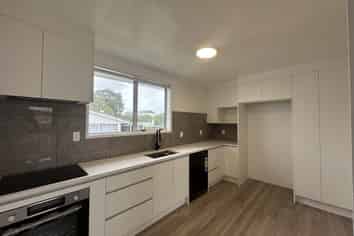 8a Dennis Rd, Papatoetoe
