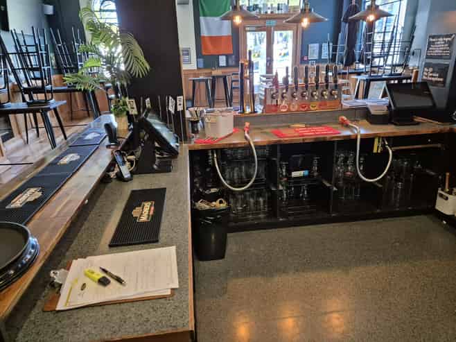 Prominent restaurant/bar - for lease