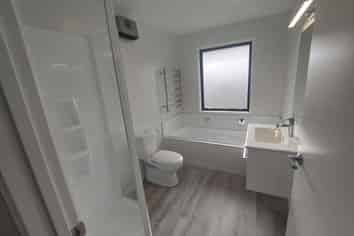 15 Woodford Avenue, Woodend