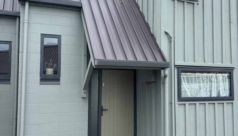 8/16 Cecil Place, Waltham