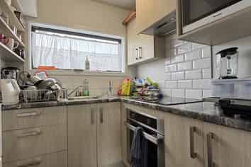 8/16 Cecil Place, Waltham