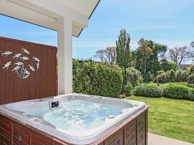 14 Raven Grove, Havelock North