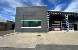 Trade Retail Showroom | Prime Omahu Road Location