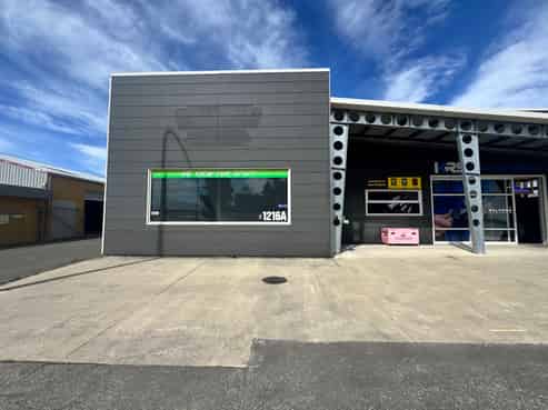 Trade Retail Showroom | Prime Omahu Road Location