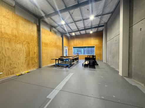 Trade Retail Showroom | Prime Omahu Road Location