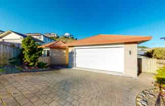 82  Amesbury Drive, Churton Park