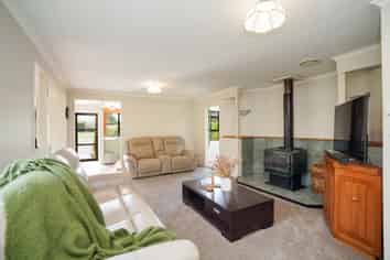 468 Lorne Dacre Road, Roslyn Bush