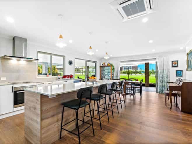 10 Sylvia Lane, Maunu