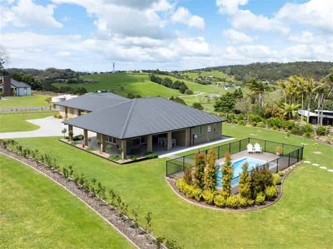 10 Sylvia Lane, Maunu