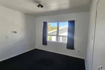 30 Memorial Drive , Parahaki