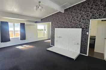 30 Memorial Drive , Parahaki