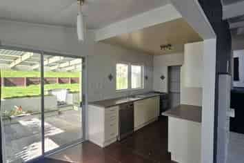 30 Memorial Drive , Parahaki