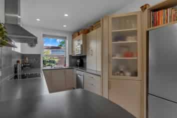 2/17 Edgeware Road, Saint Albans
